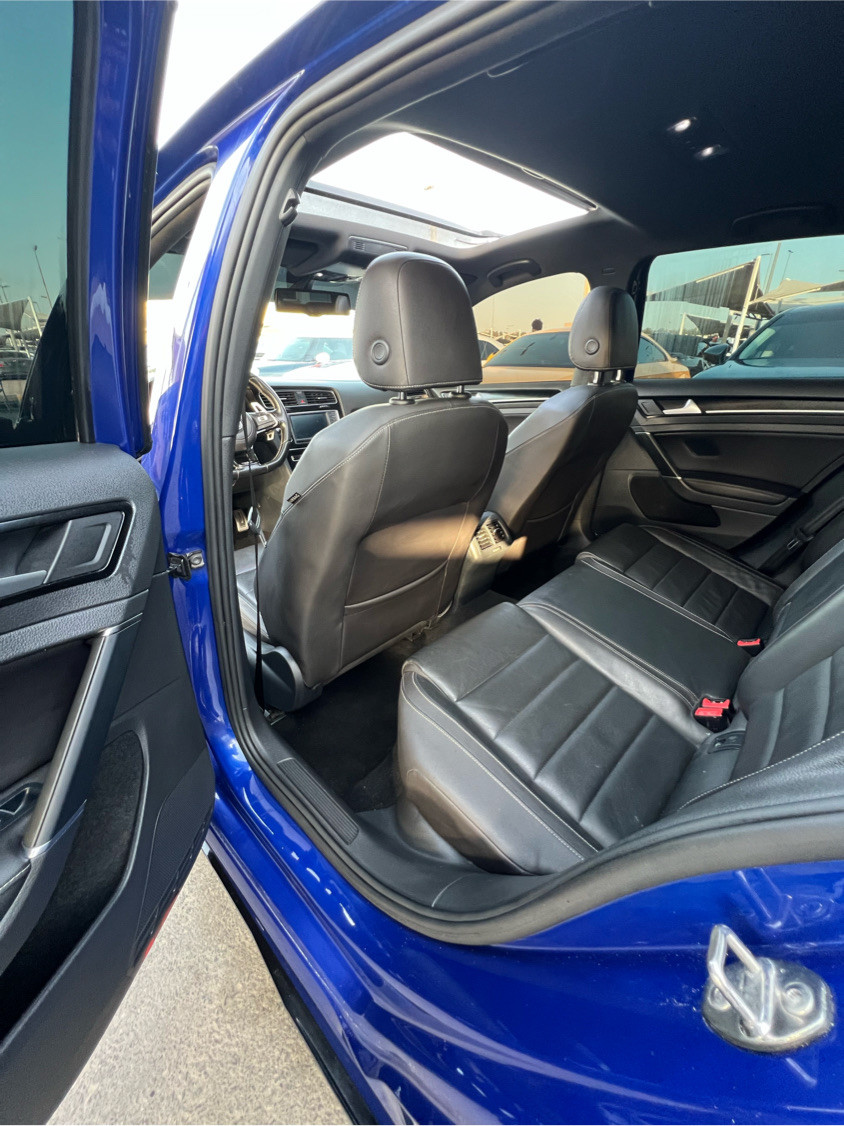 Volkswagen Golf R - Image 11
