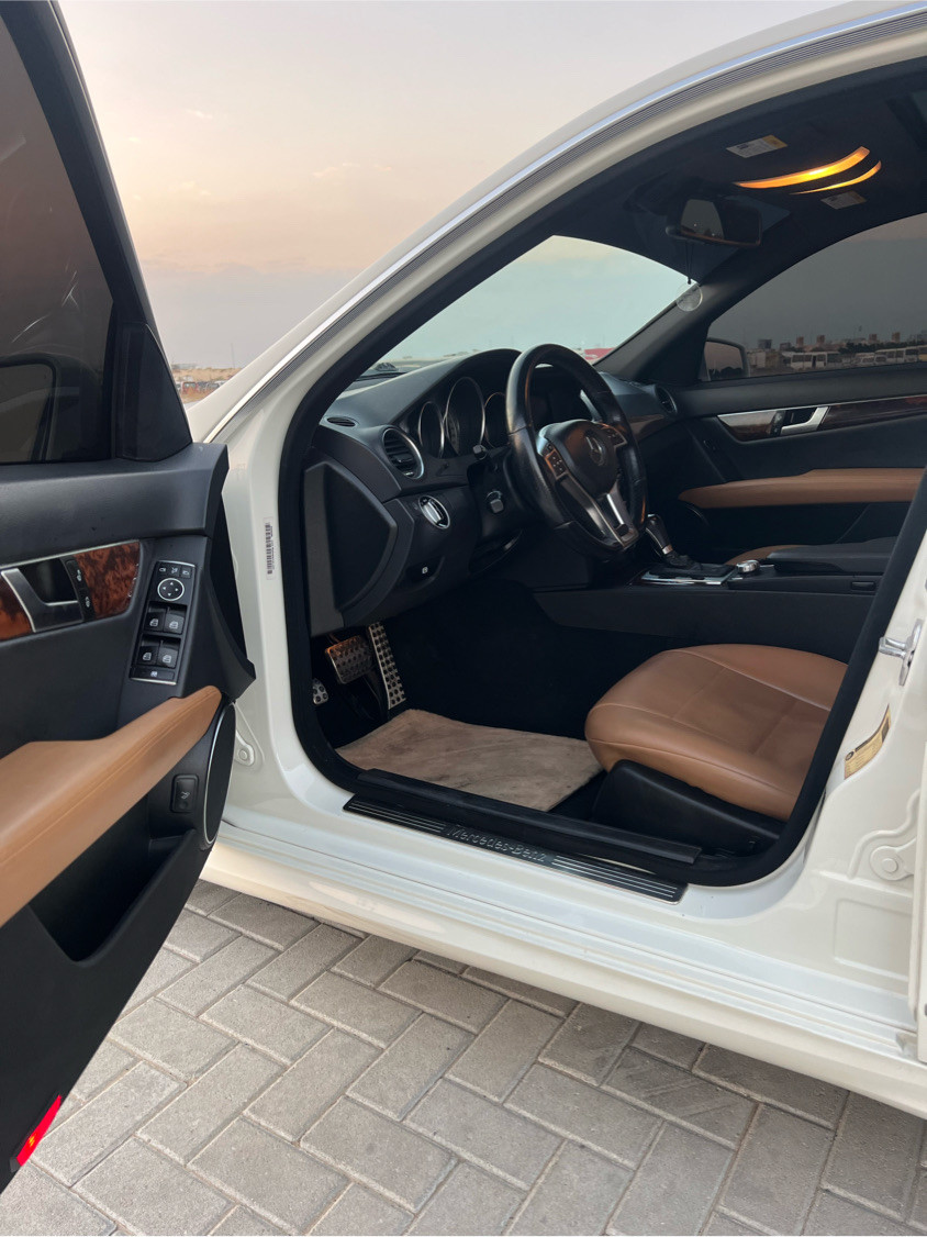 Mercedes Benz C-Class - Image 8
