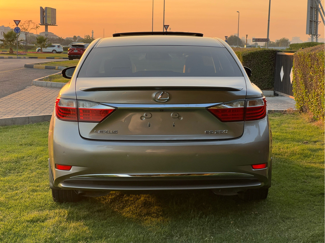 Lexus ES-Series - Image 3