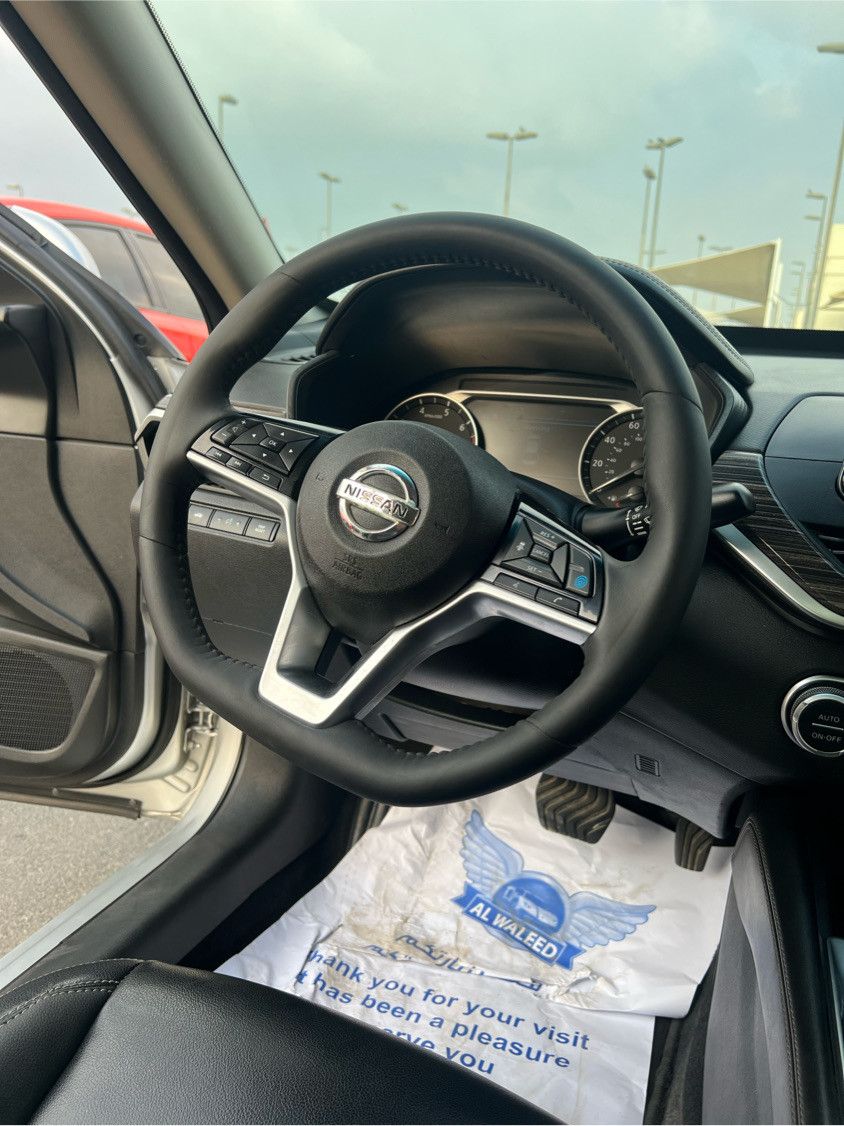 Nissan Altima - Image 10