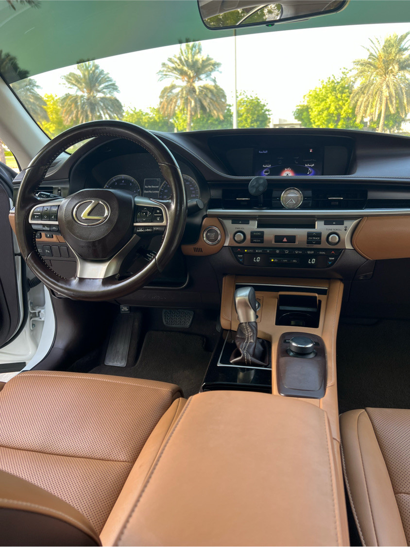 Lexus ES-Series - Image 12