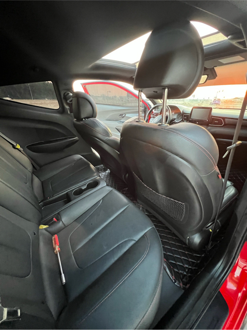 Hyundai Veloster - Image 10