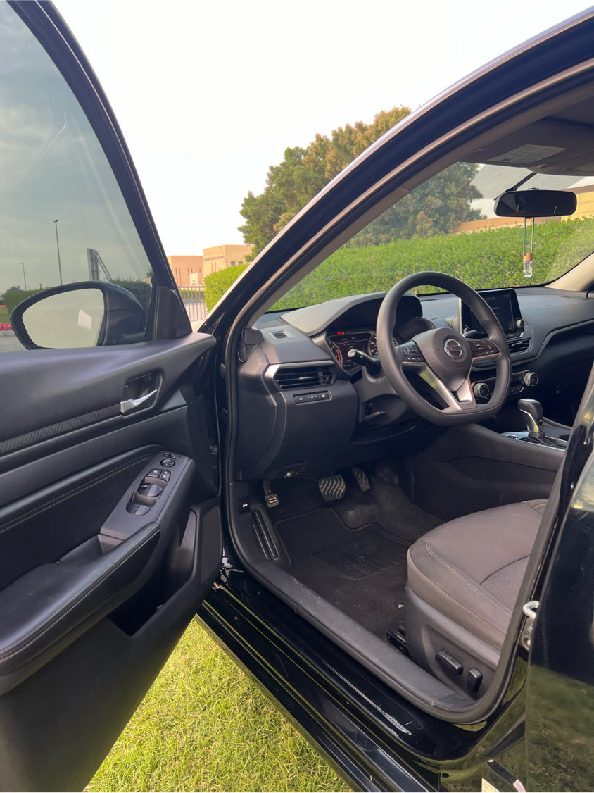 Nissan Altima - Image 12