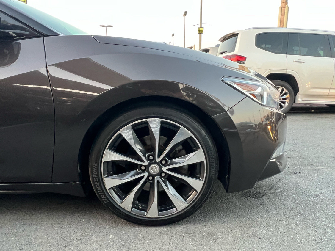 Nissan Maxima - Image 11