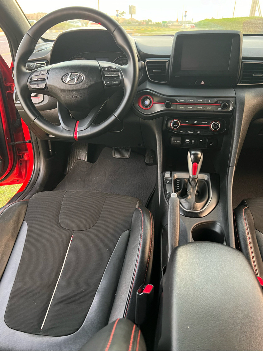 Hyundai Veloster - Image 12