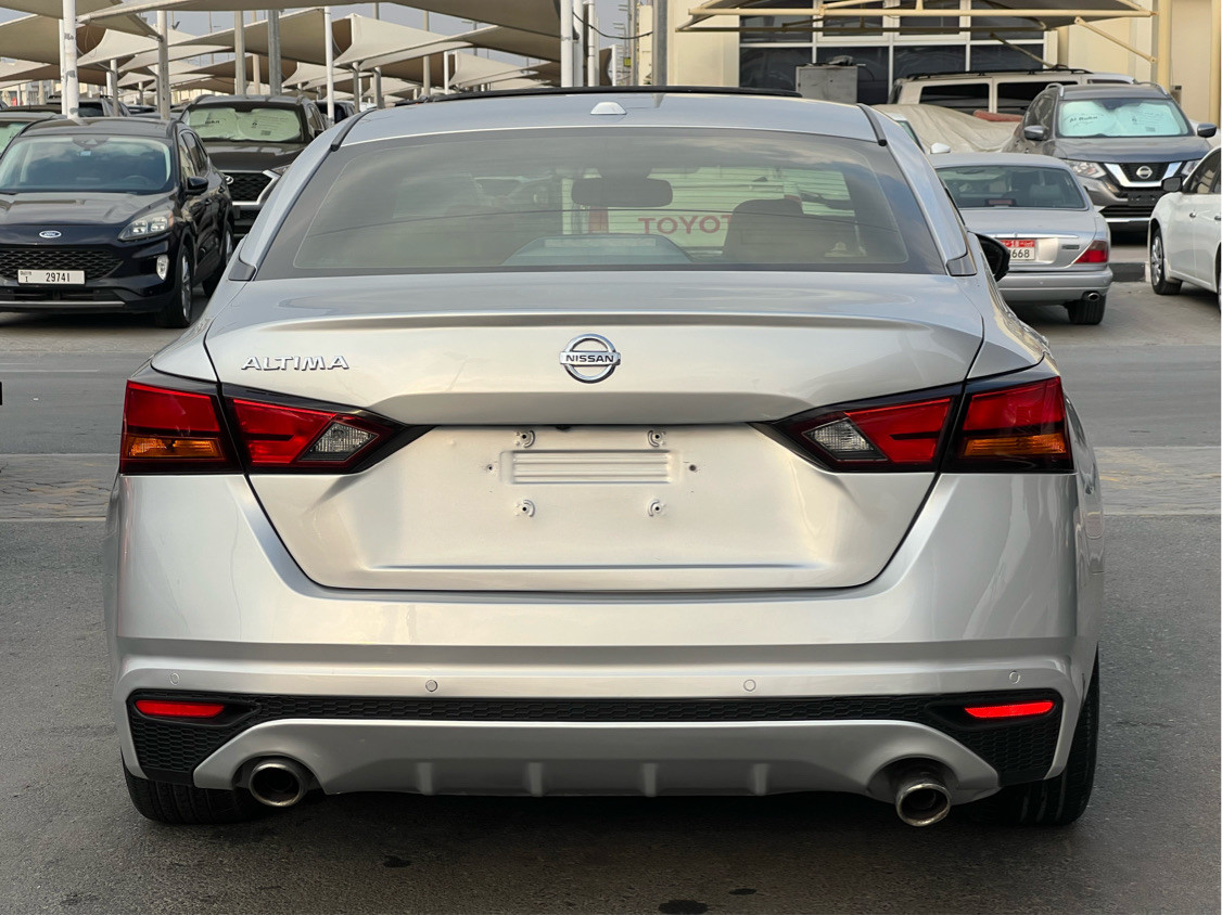 Nissan Altima - Image 9