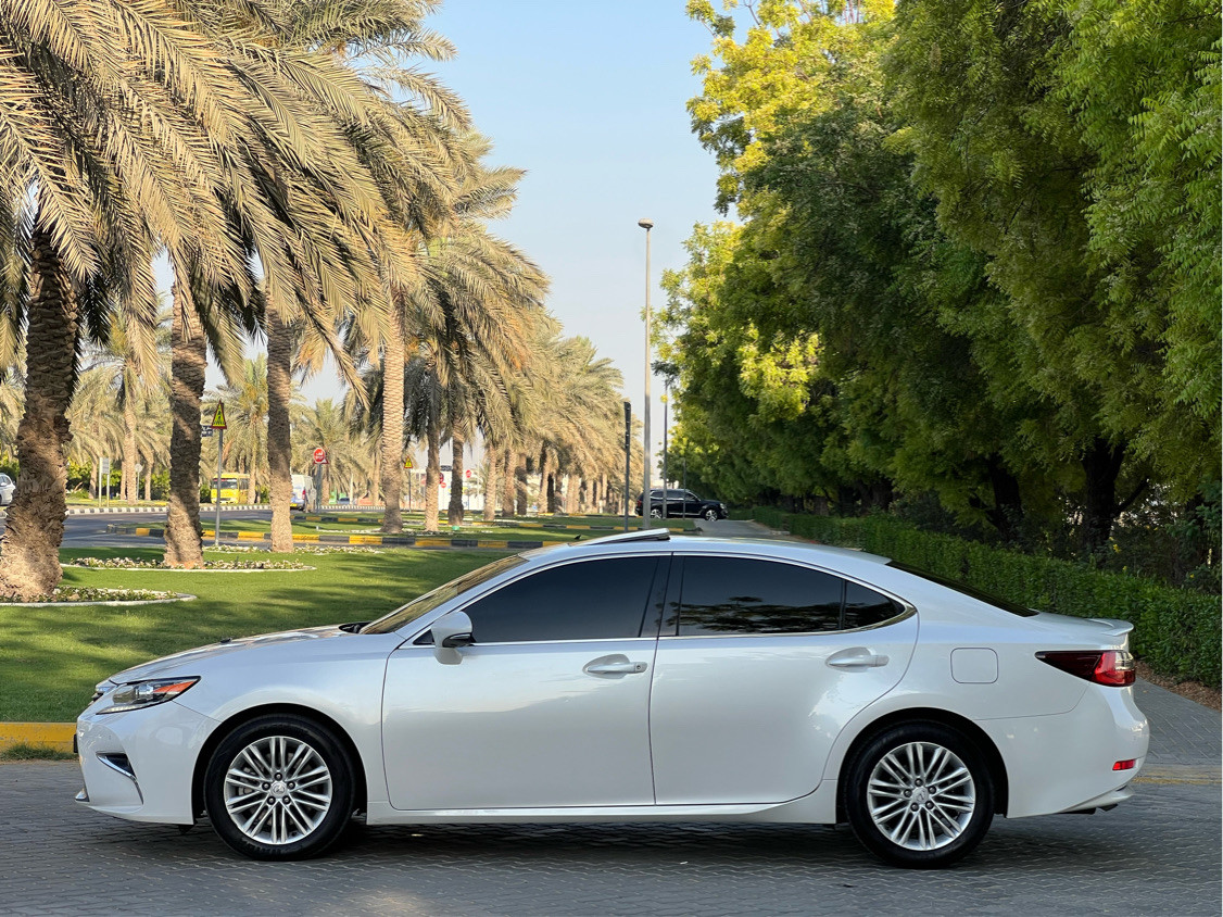 Lexus ES-Series - Image 3