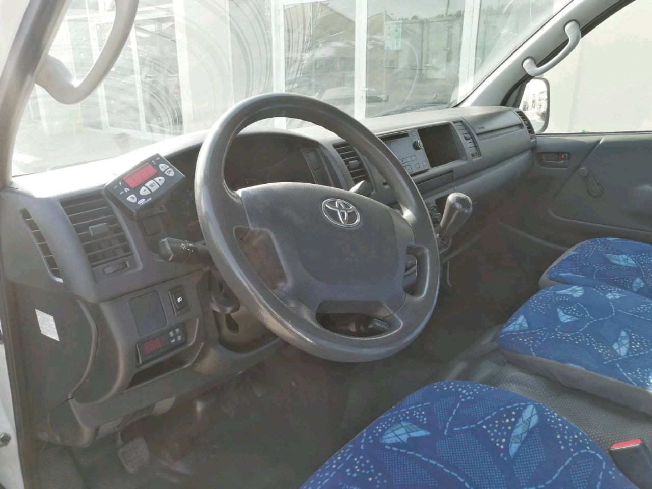 Toyota Hiace - Image 6