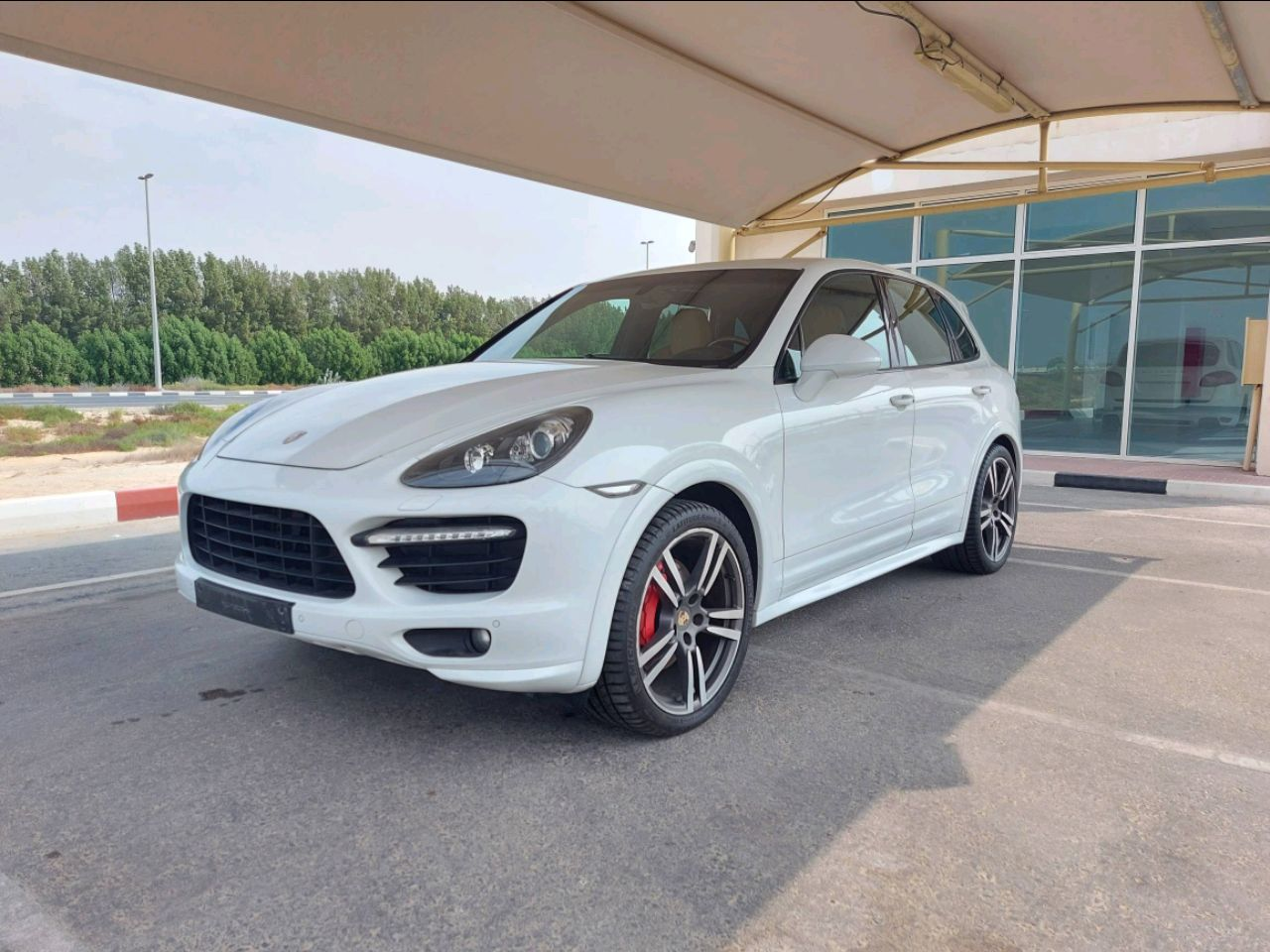 Porsche Cayenne - Image 2