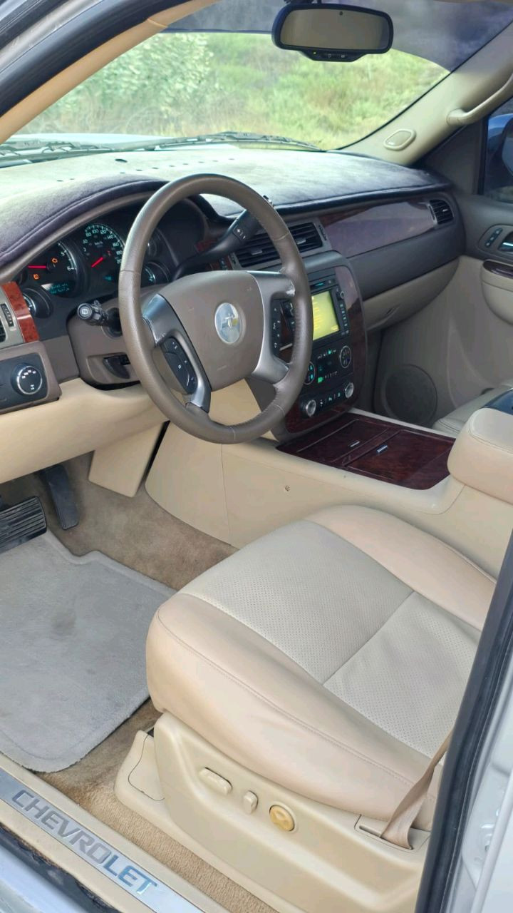 Chevrolet Tahoe - Image 4