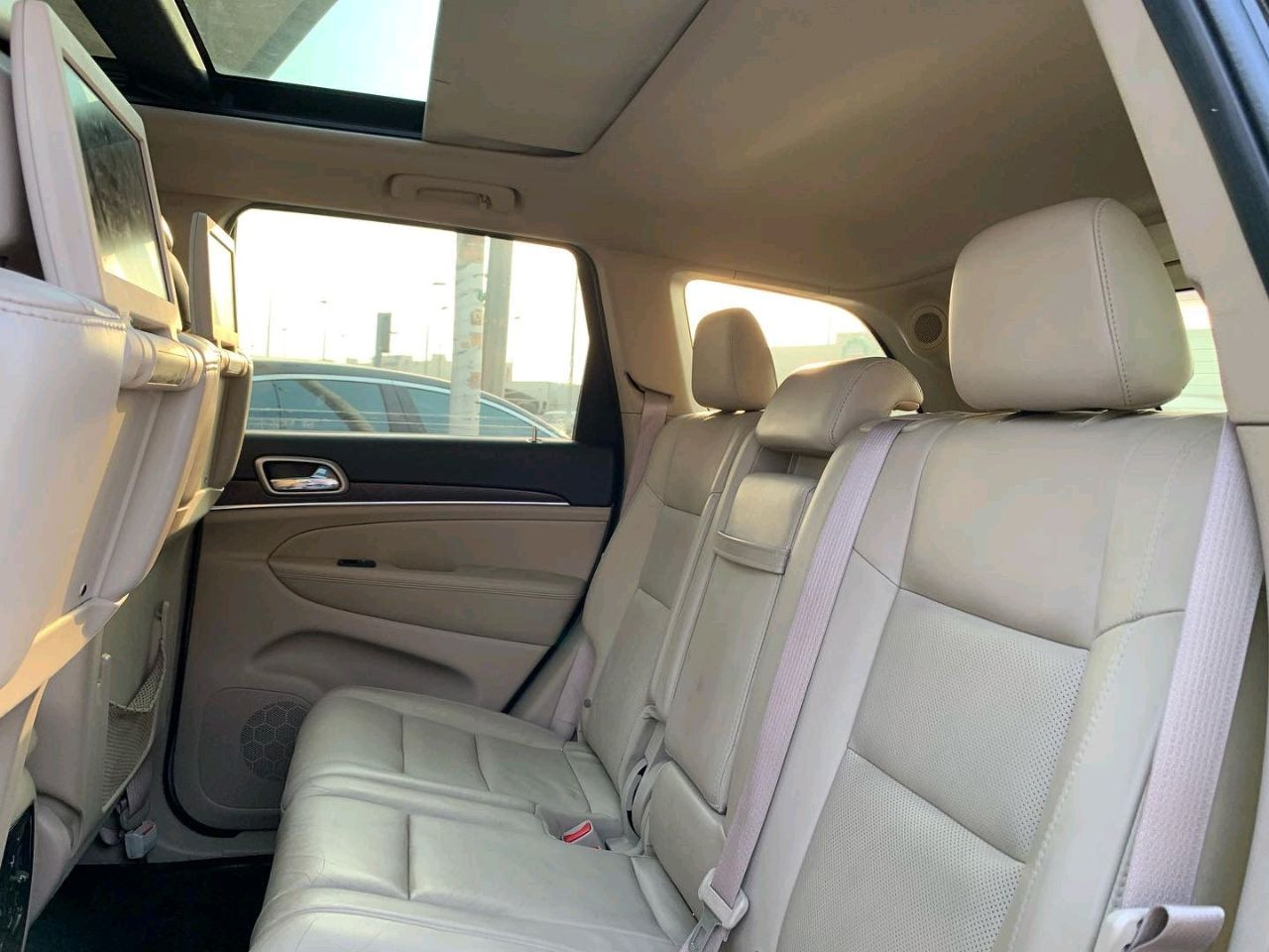 Jeep Cherokee - Image 8