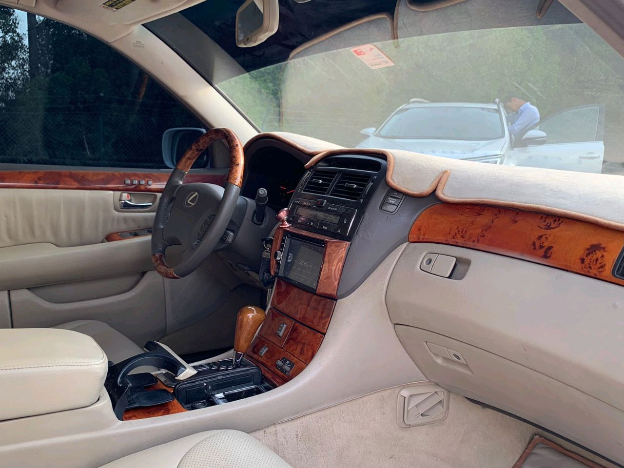 Lexus LS-Series - Image 11