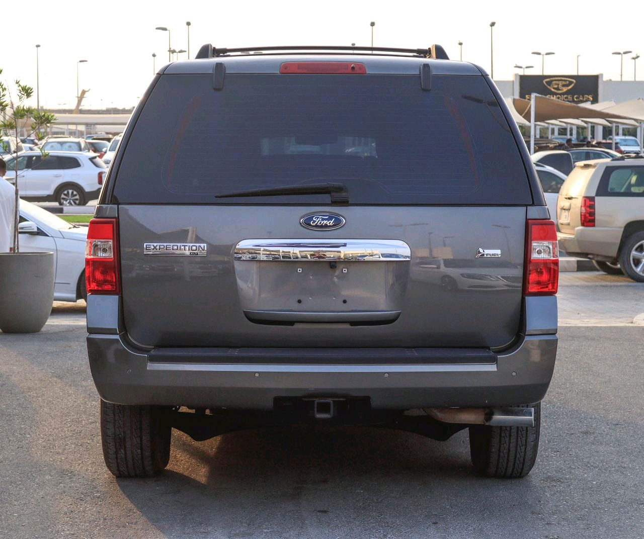 Ford Expedition - Image 3