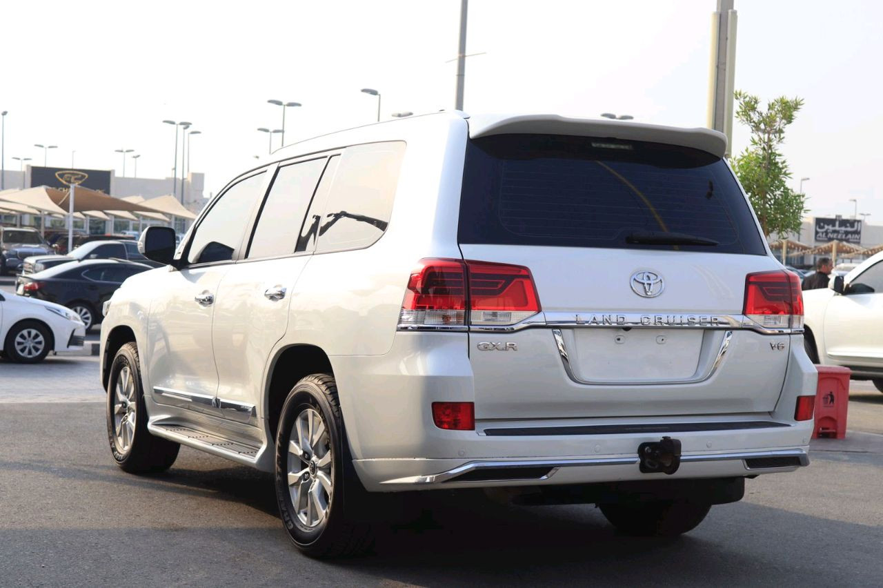 Toyota Land Cruiser - Image 6