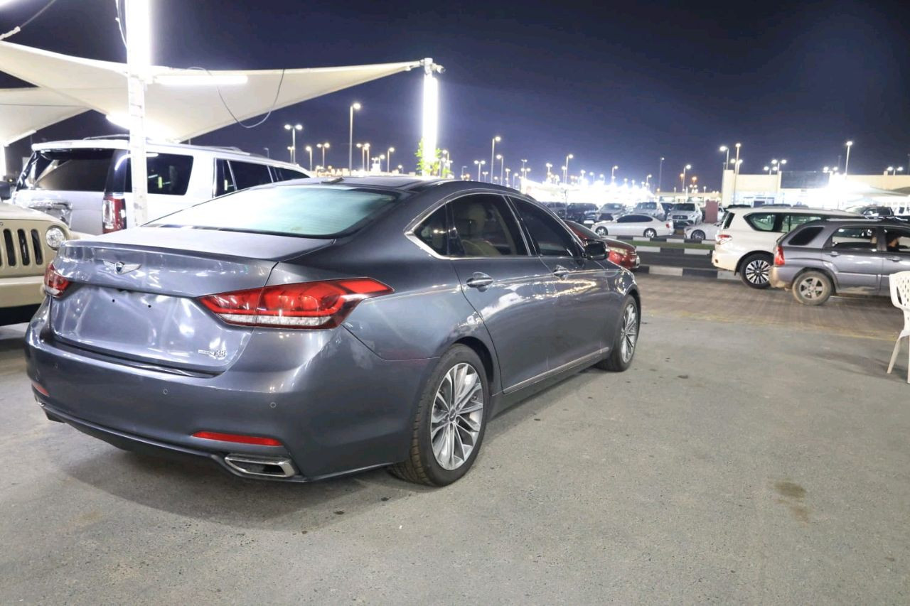 Genesis G 70 - Image 13