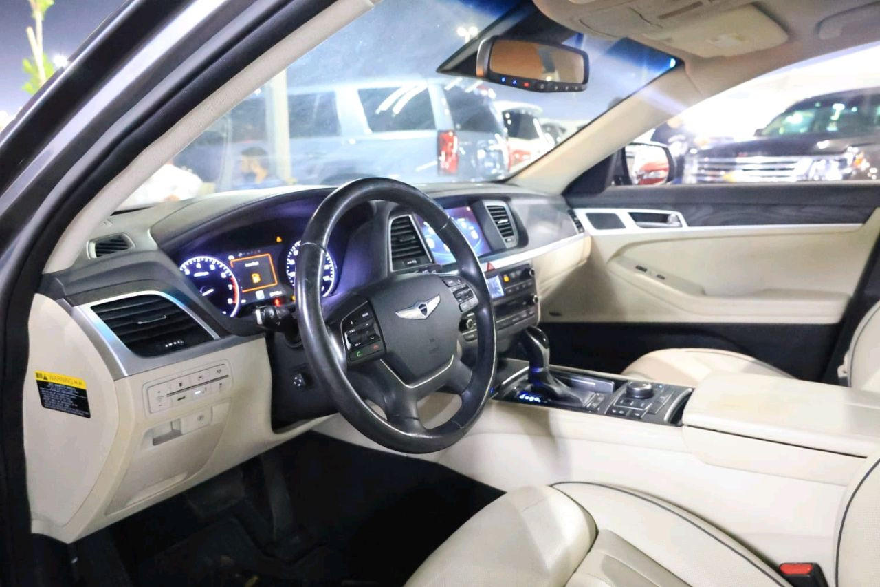 Genesis G 70 - Image 12