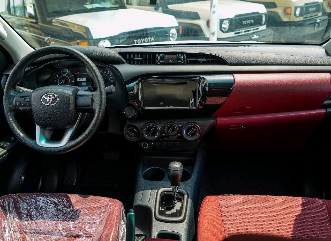 Toyota Hilux - Image 8