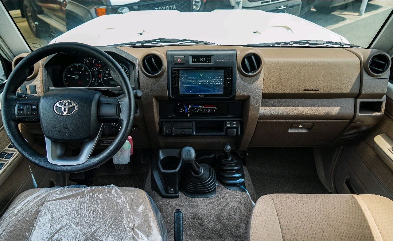 Toyota Land Cruiser 76 series - Image 4