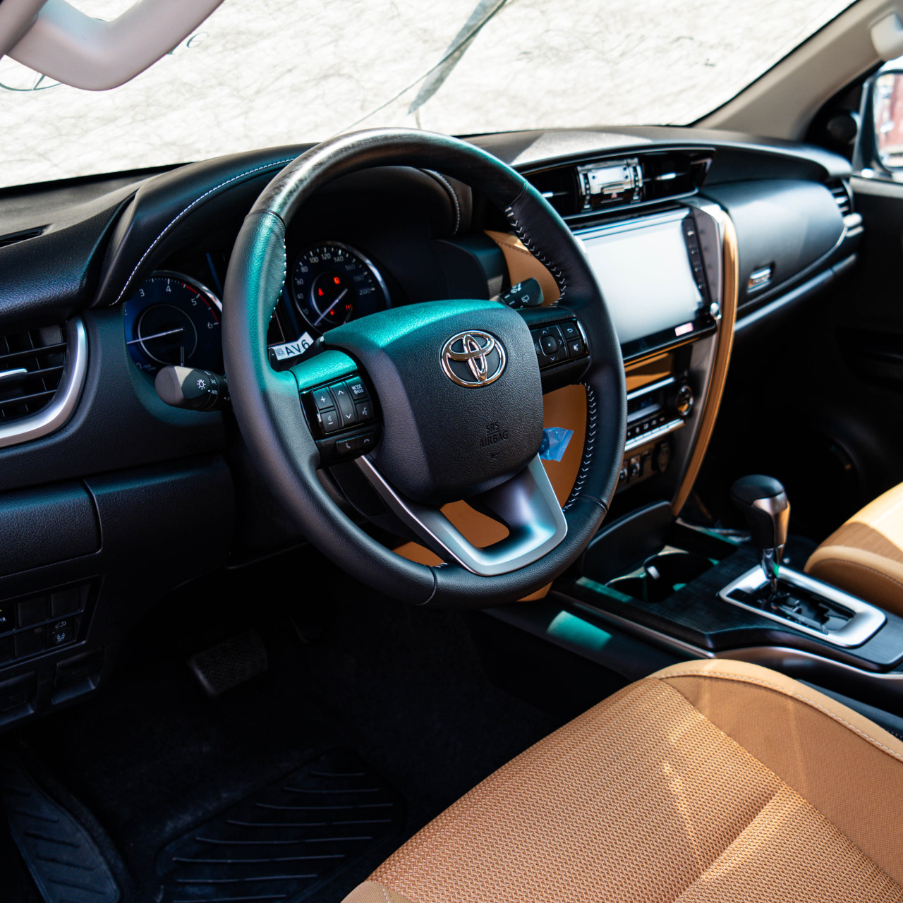 Toyota Fortuner - Image 9