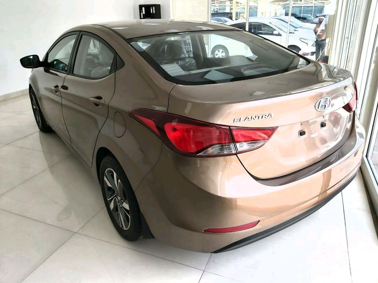 Hyundai Elantra - Image 10