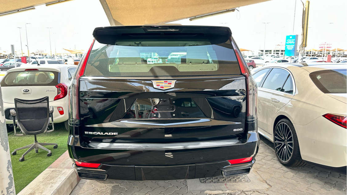 Cadillac Escalade - Image 8