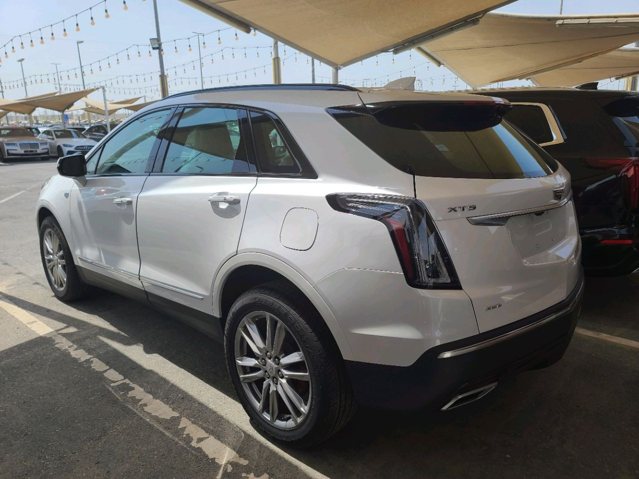 Cadillac XTS - Image 11