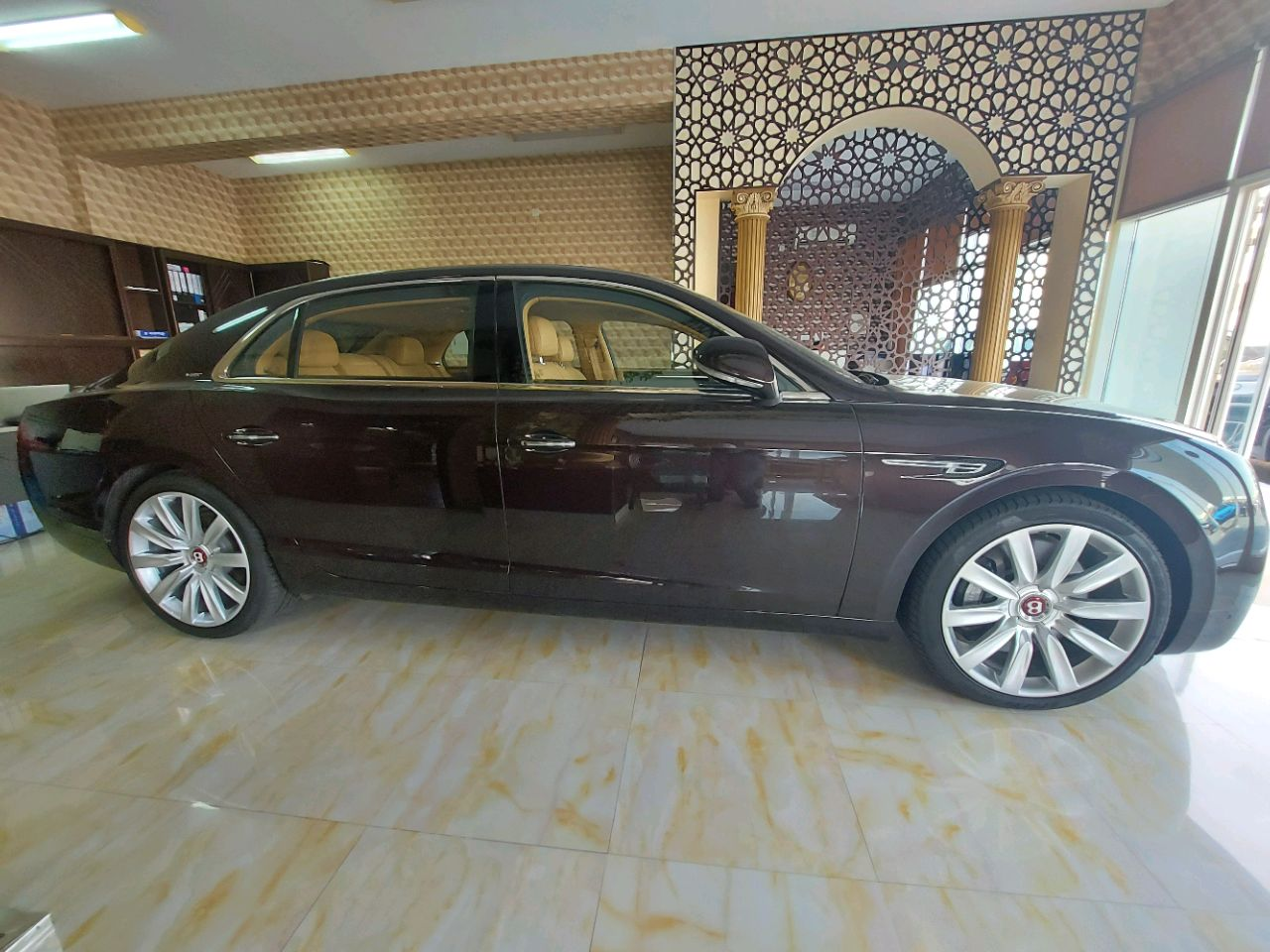Bentley Continental Flying Spur - Image 2