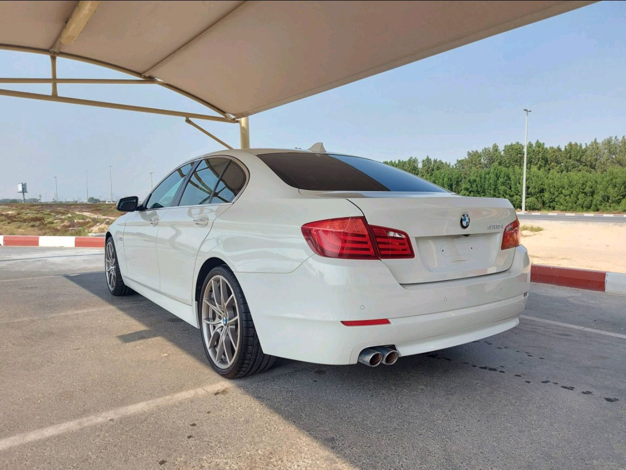 BMW 5-Series - Image 4