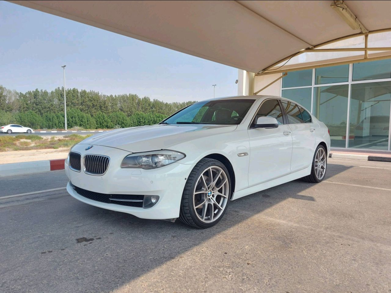 BMW 5-Series - Image 5