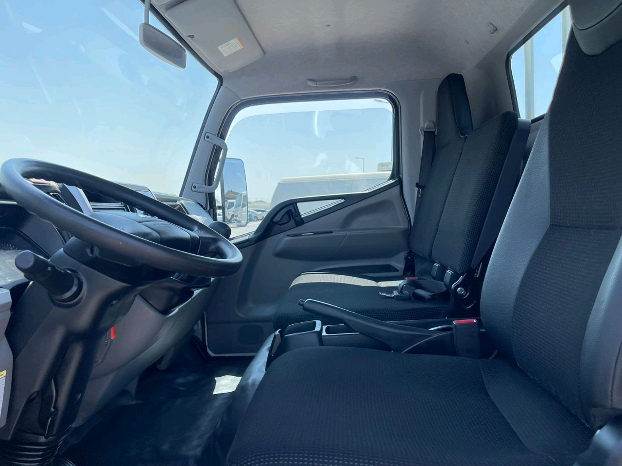 Mitsubishi Canter - Image 11