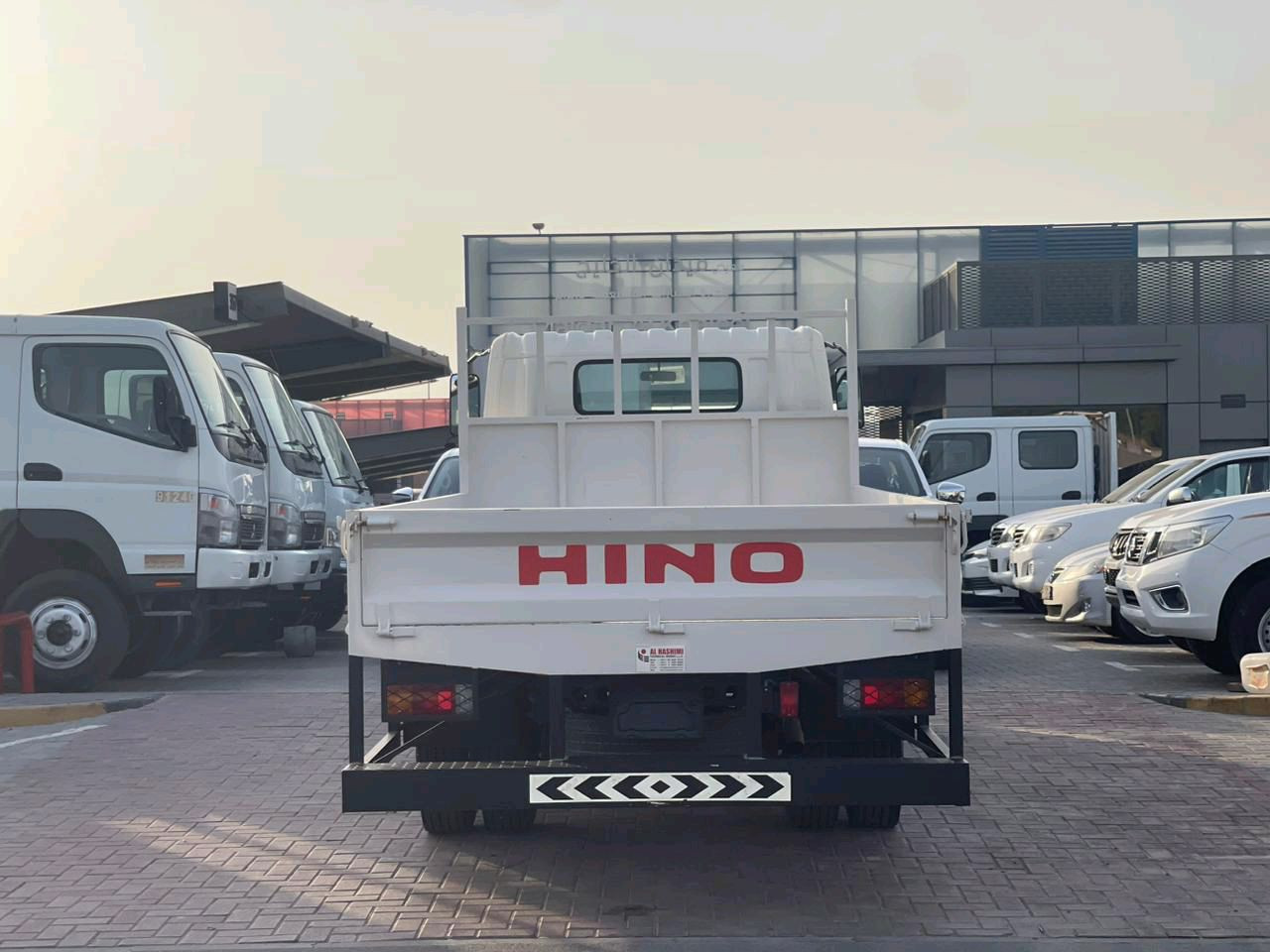 HINO 300 - Image 8