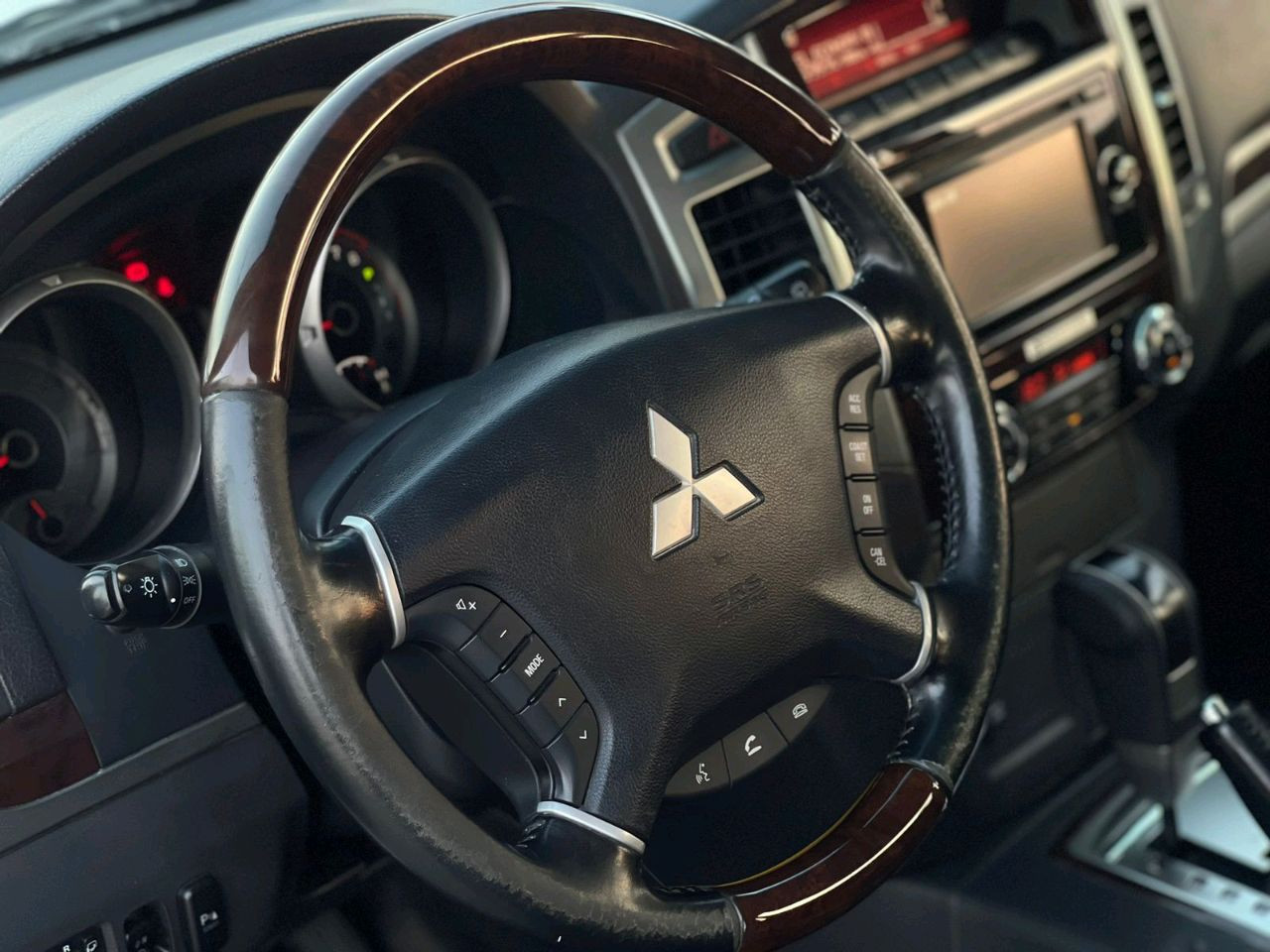 Mitsubishi Pajero - Image 5
