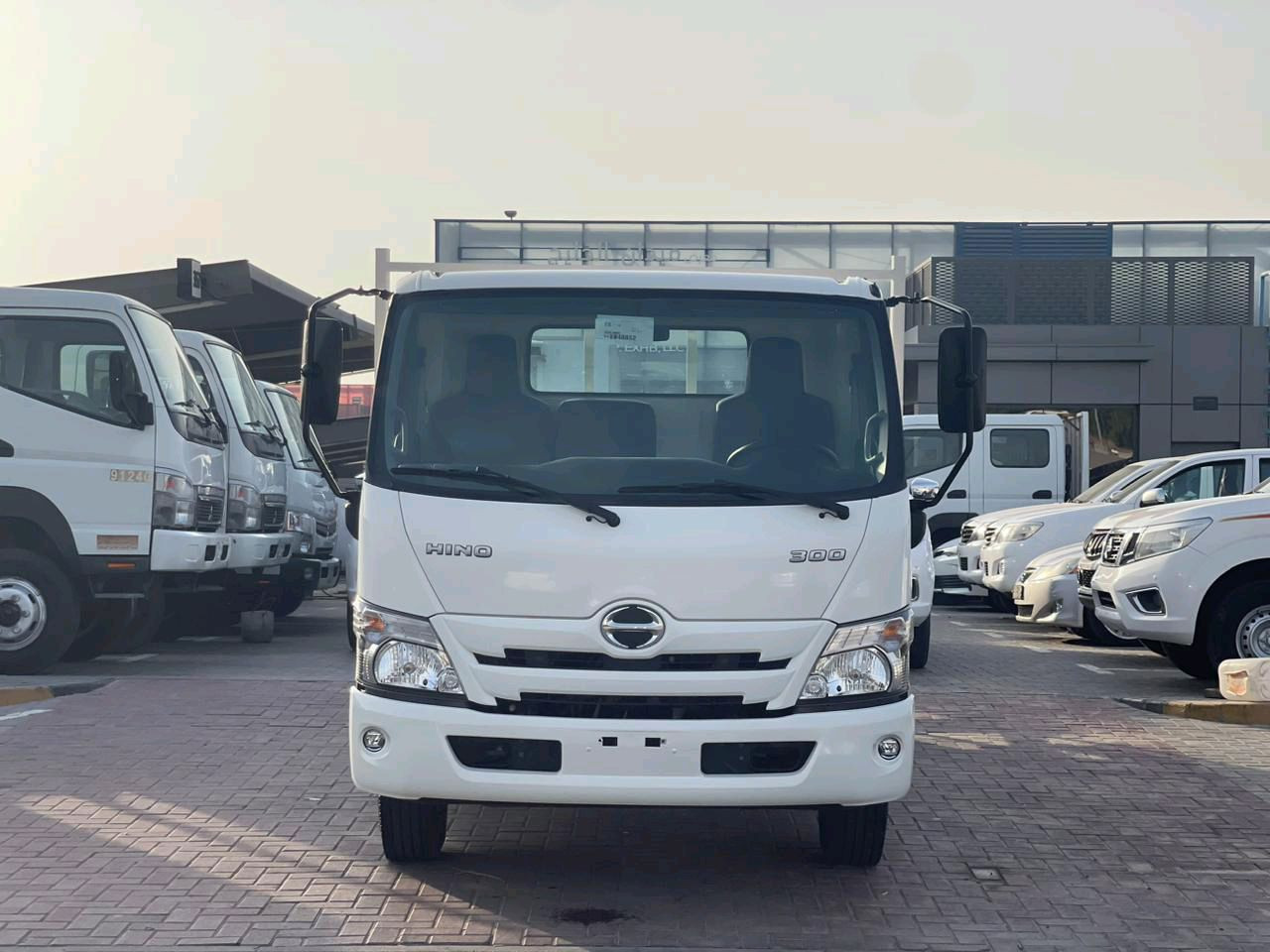 HINO 300 - Image 4