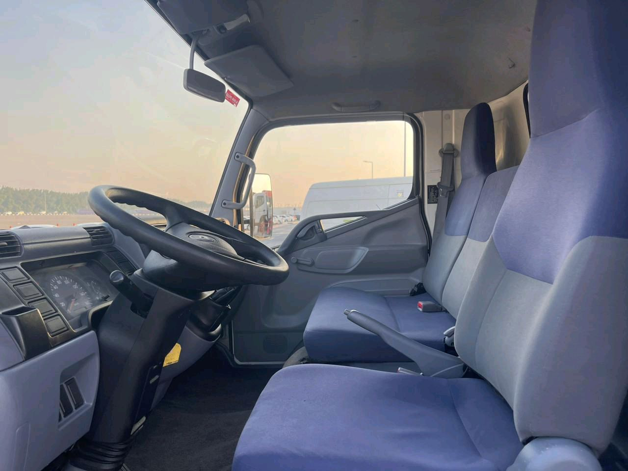 Mitsubishi Canter - Image 2