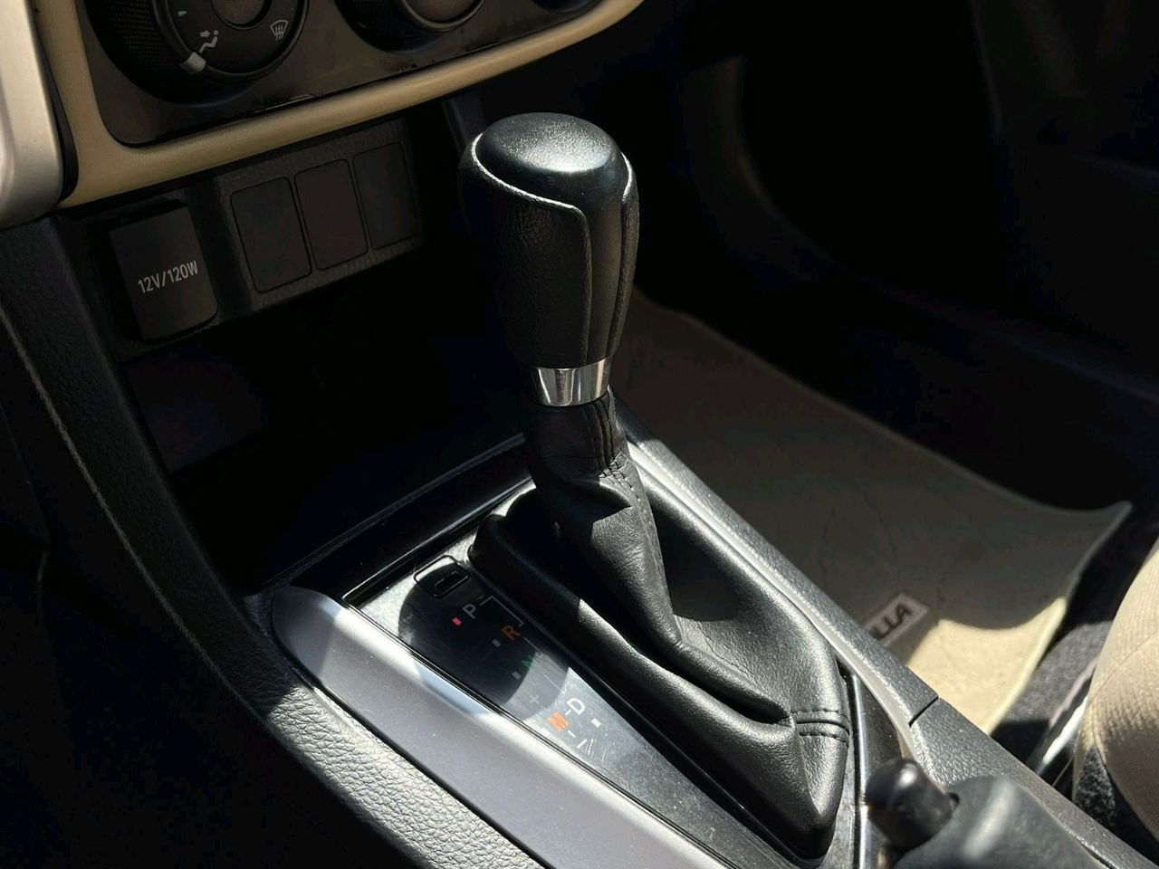 Toyota Corolla - Image 11