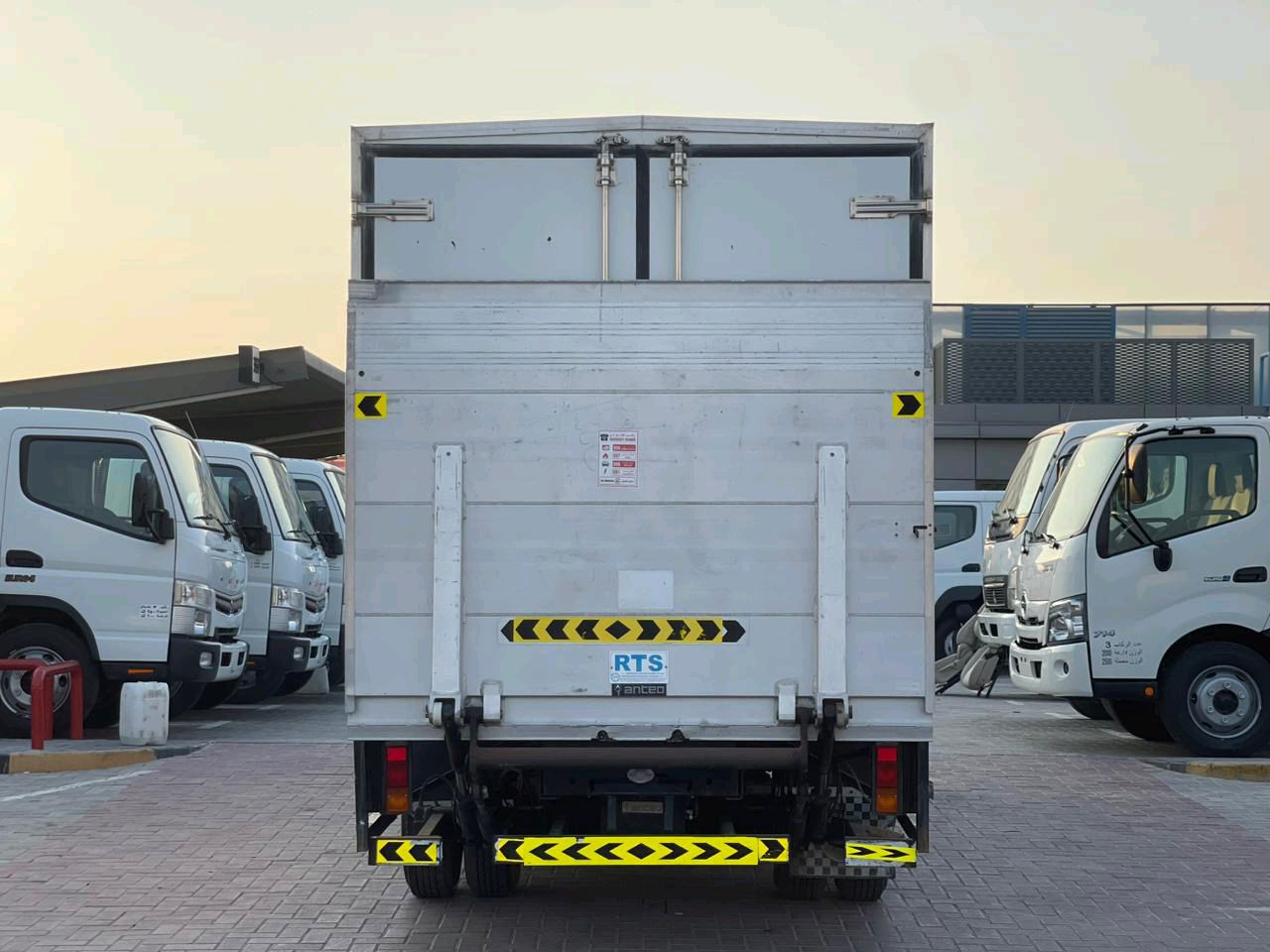 Mitsubishi Canter - Image 5