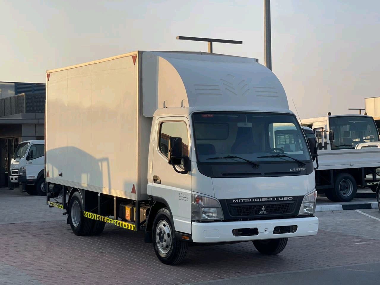 Mitsubishi Canter - Image 7