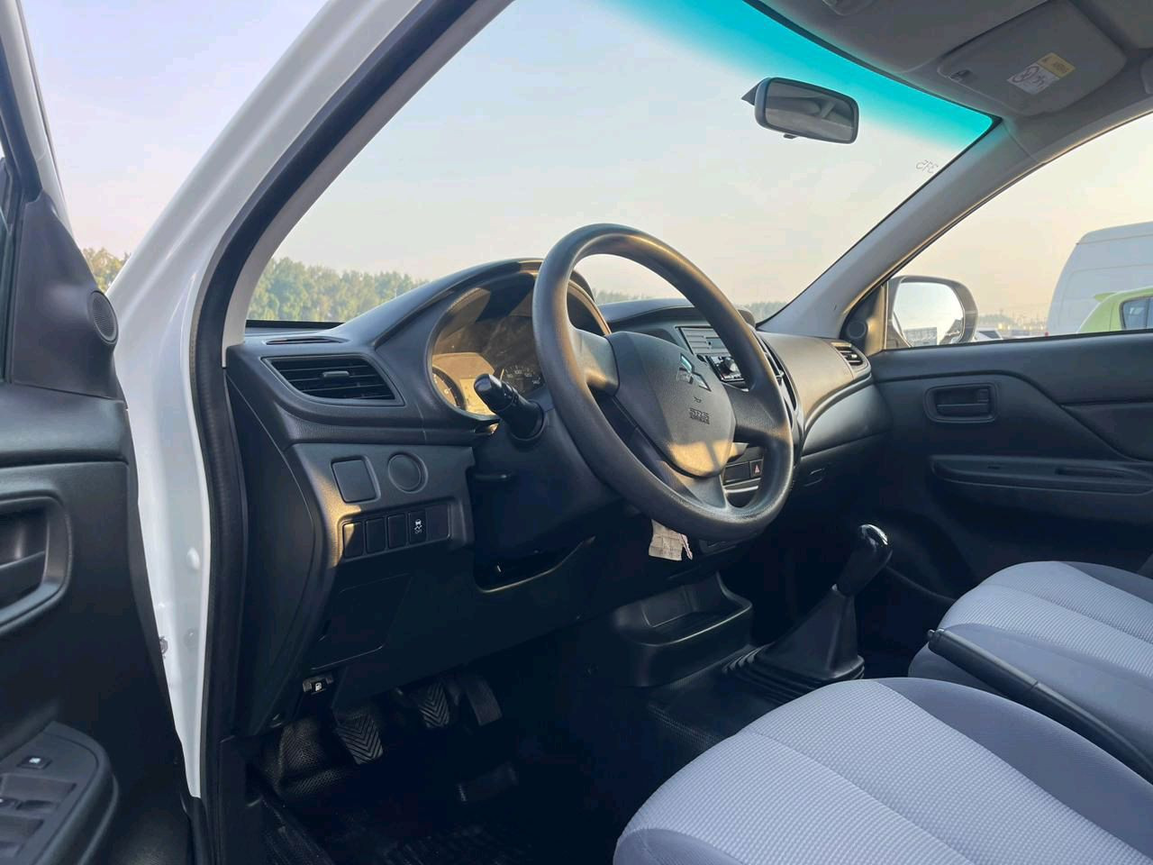 Mitsubishi L200 - Image 9