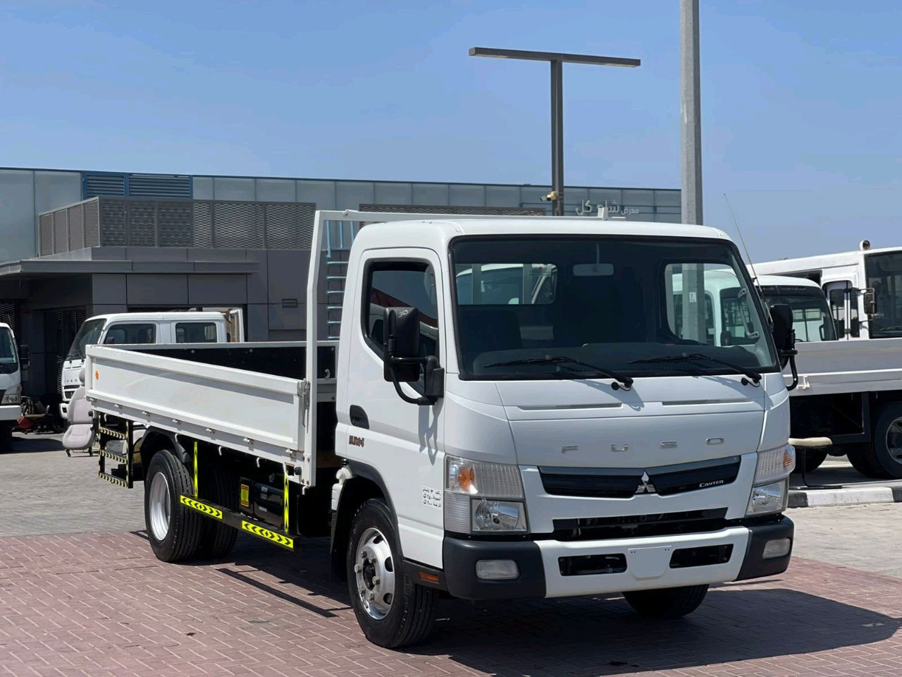 Mitsubishi Canter - Image 8