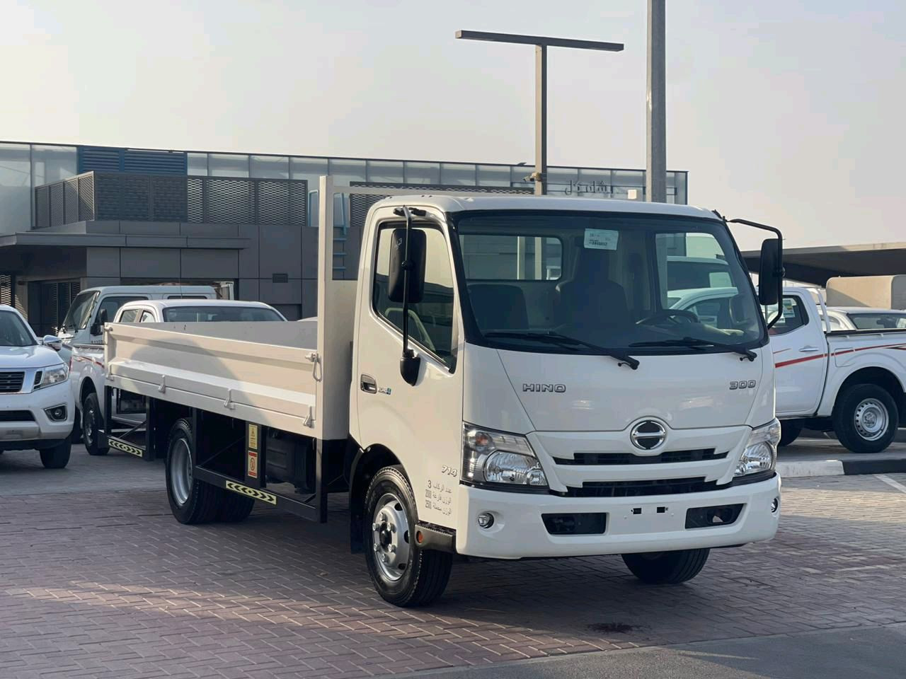 HINO 300 - Image 3