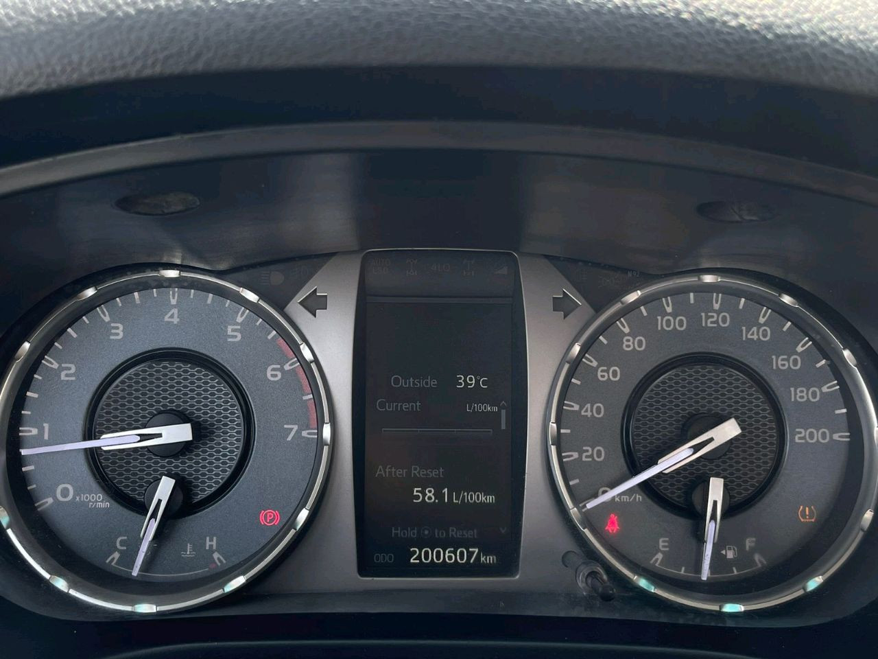 Toyota Hilux - Image 4