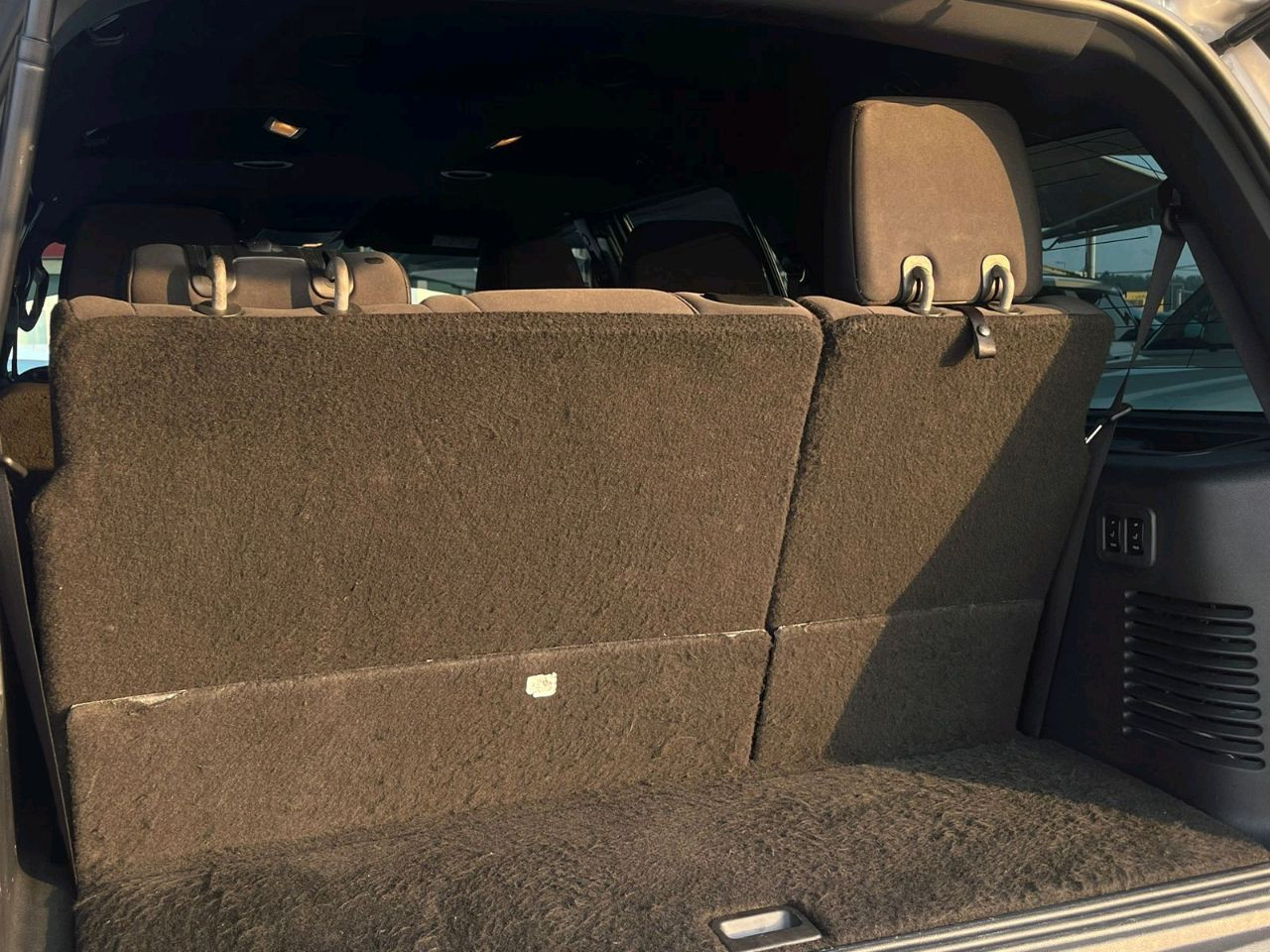 Ford Expedition - Image 10