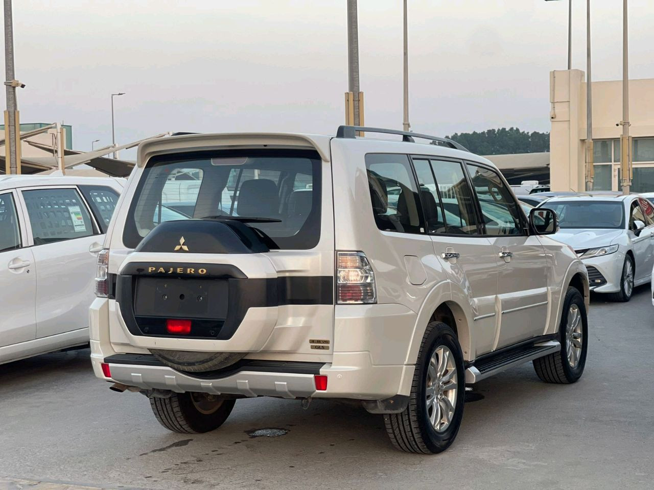 Mitsubishi Pajero - Image 8