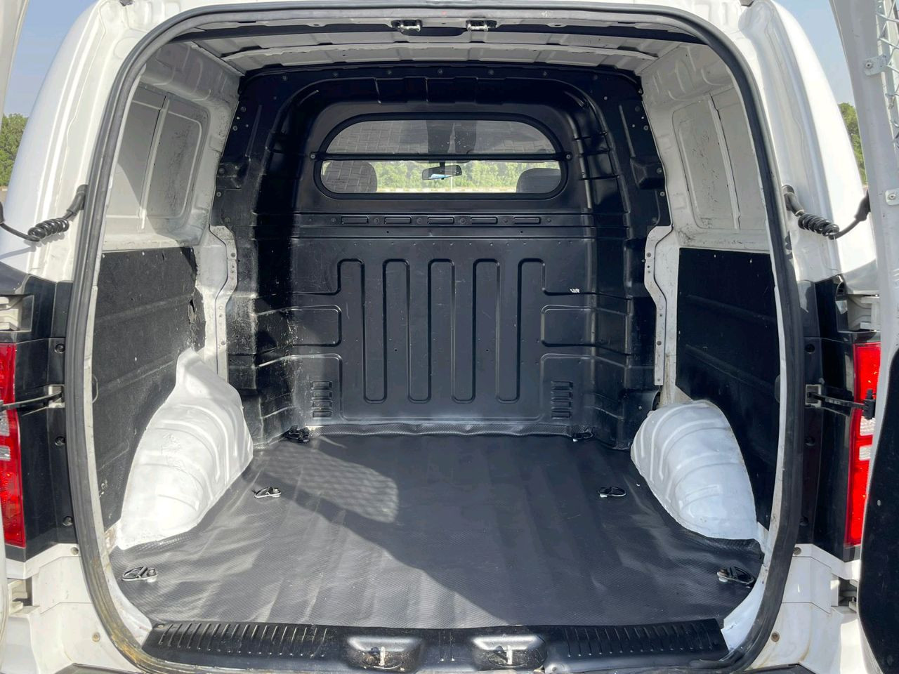 Hyundai H 1 - Image 11