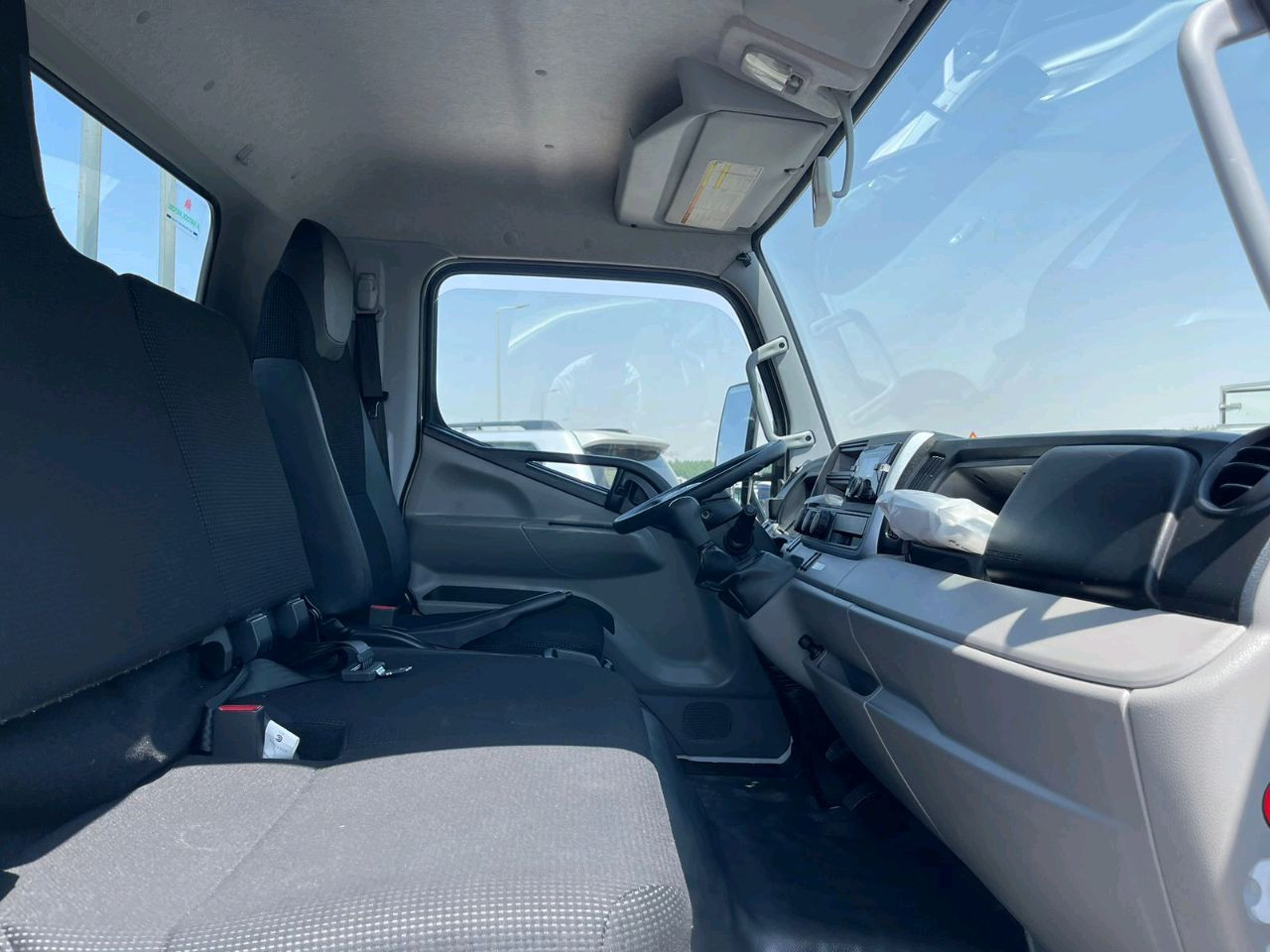 Mitsubishi Canter - Image 12
