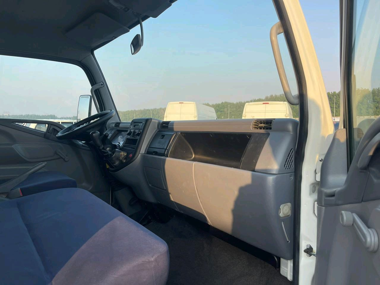 Mitsubishi Canter - Image 3