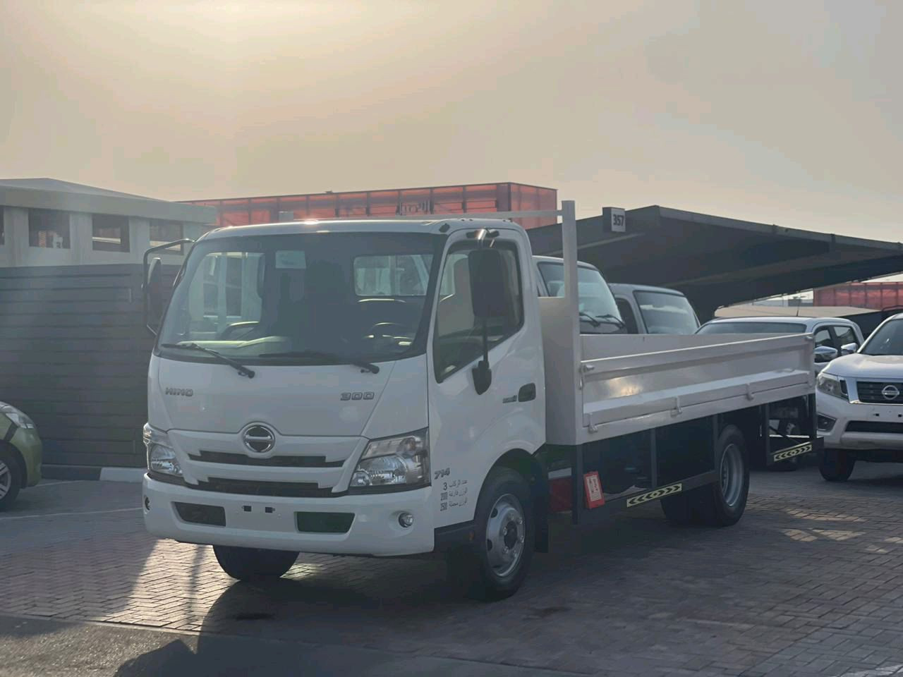HINO 300