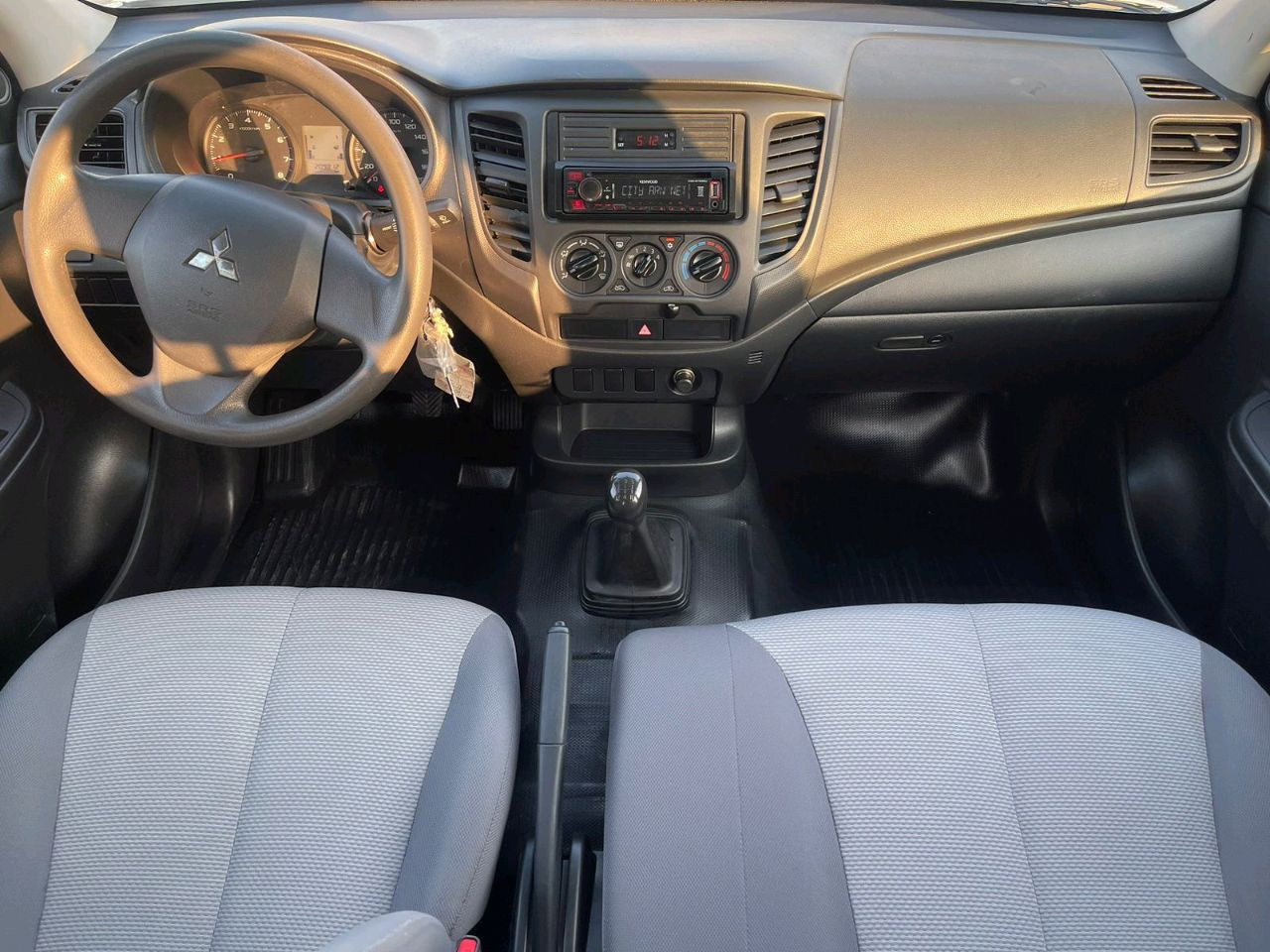 Mitsubishi L200 - Image 10