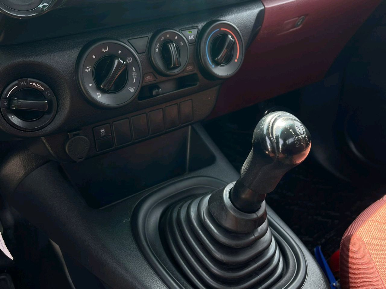 Toyota Hilux - Image 10