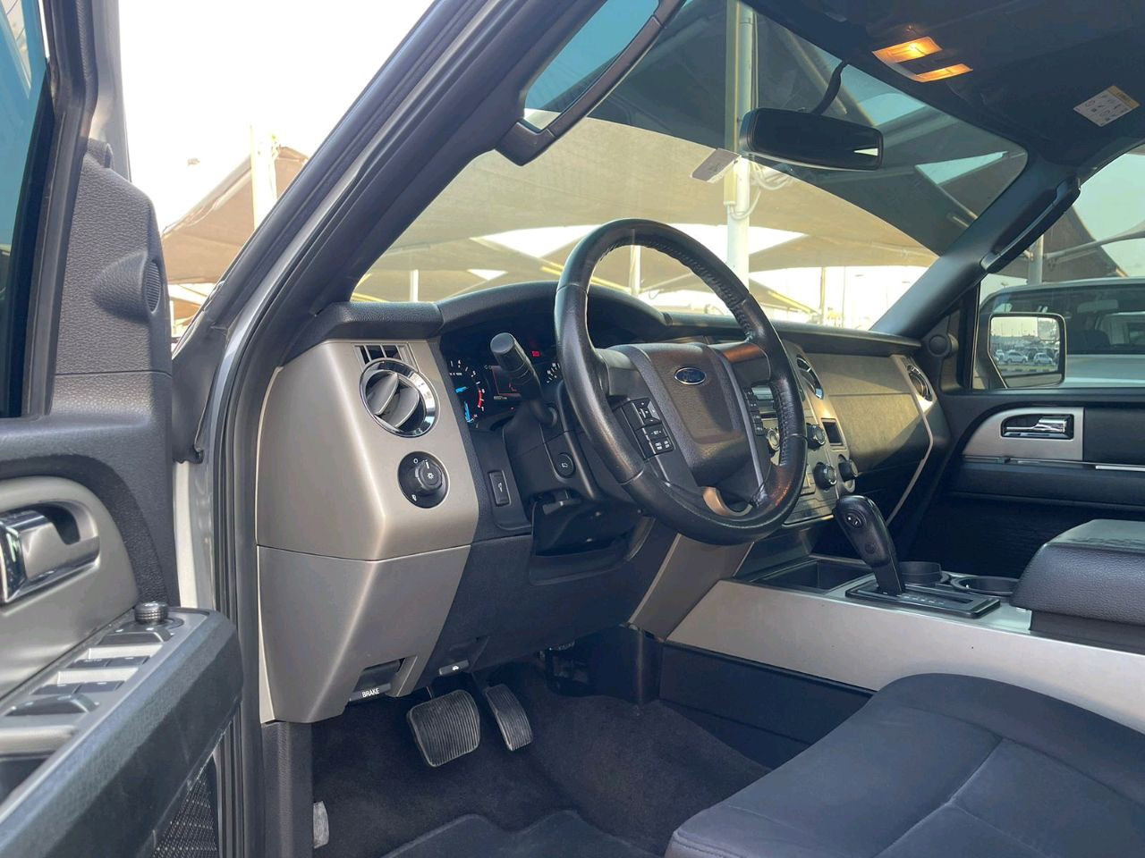 Ford Expedition - Image 11